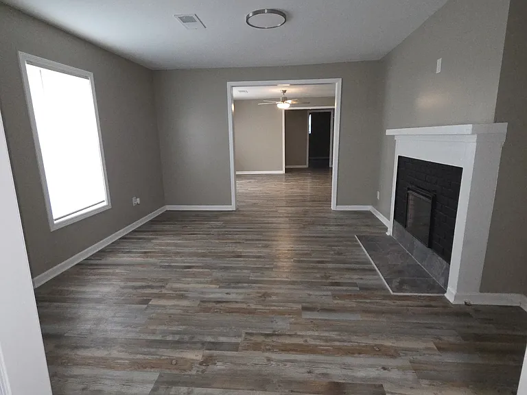 440 E Deaderick St — Photo 2