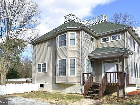 2nd image of 605 Tebbston Dr
