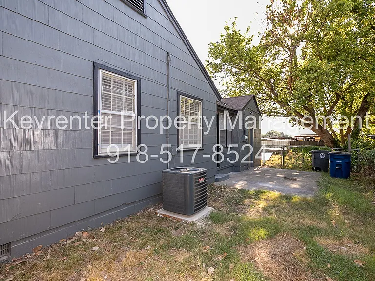 1502 N Columbia Ave — Photo 10