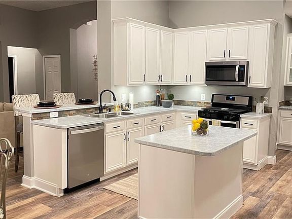 4th image of 227 Winghurst Blvd