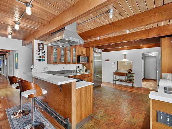4th image of 2841 Gilmore Ave