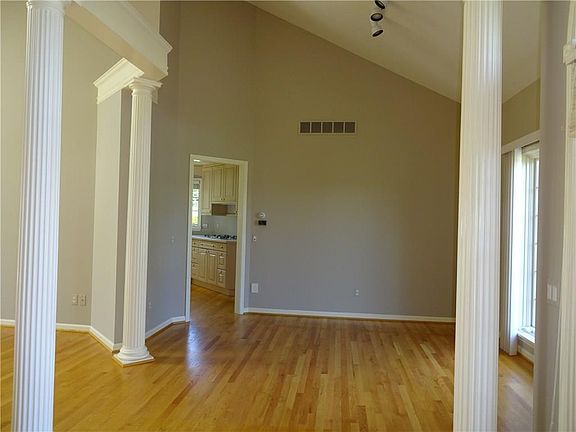 4th image of 1 Ingridshire Dr