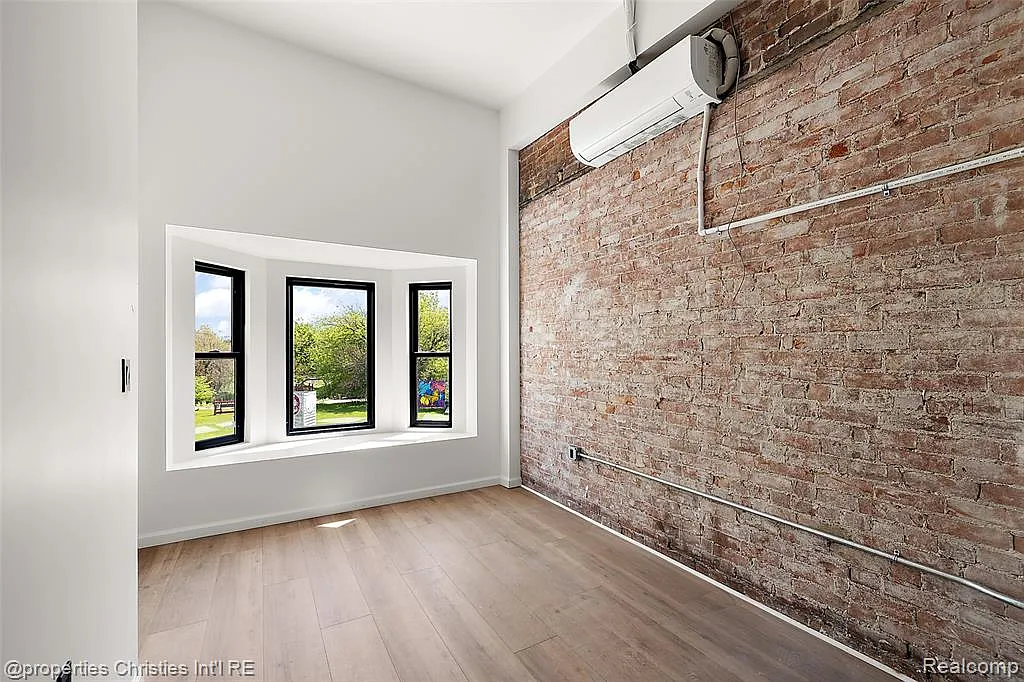 1 bed, 1.0 bath, 465 sqft, $1,300 — Photo 4