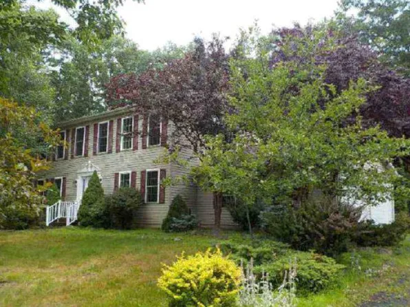 109 Jefferson Dr, Lords Valley, PA 18428