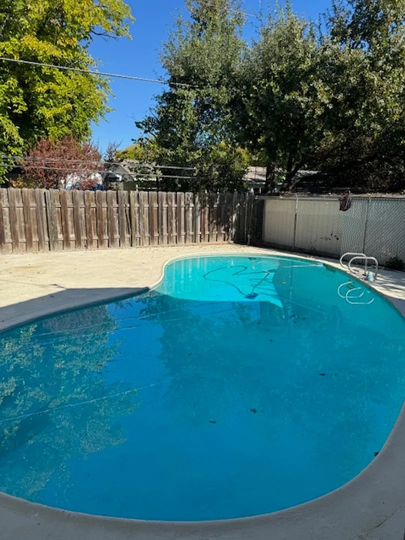 South Redding Home with Pool! — Photo 3