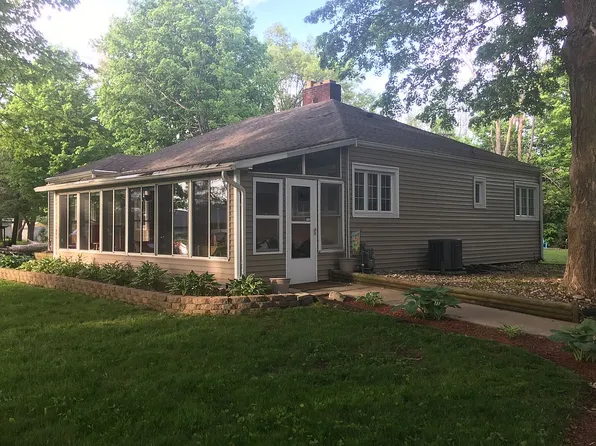 55447 N Fisher Lake Rd, Three Rivers, MI 49093