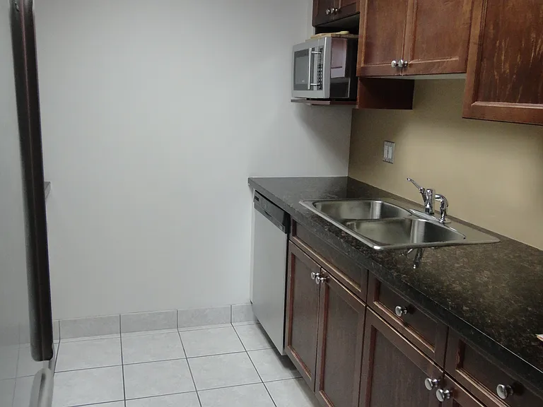 283 Davie St #1005 — Photo 5