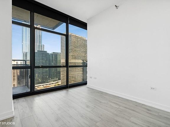 5th image of 235 W Van Buren St Unit 2213