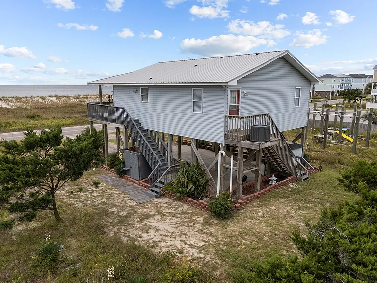 4908 E Beach Dr — Photo 2