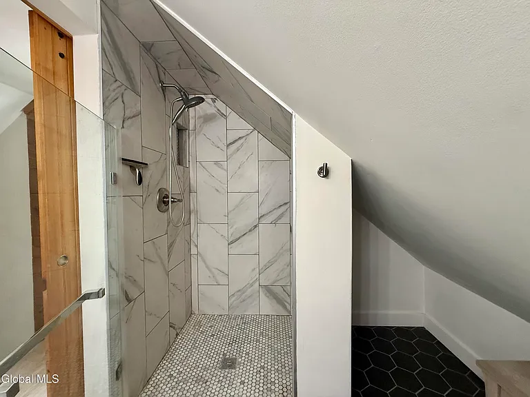 2481 Eastern Pkwy — Photo 18