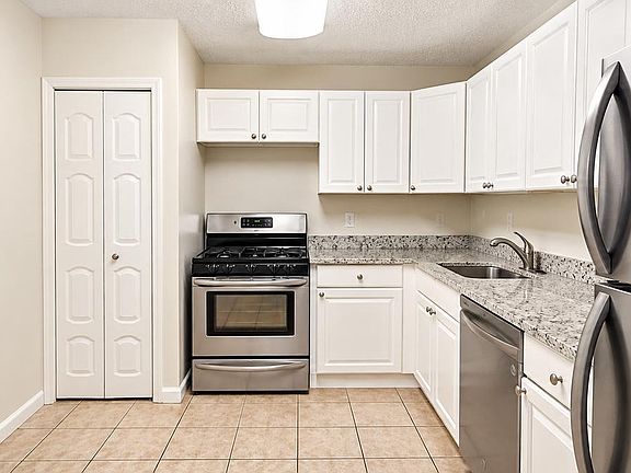 3rd image of 5225 Pooks Hill Rd APT A18n