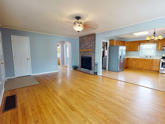 3rd image of 9706 Natoma Ave