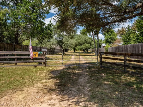 1126 Abel Rd, New Ulm, TX 78950