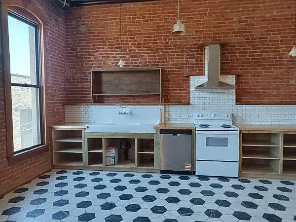 Studio, 2500 sqft, $1,800 — Photo 4