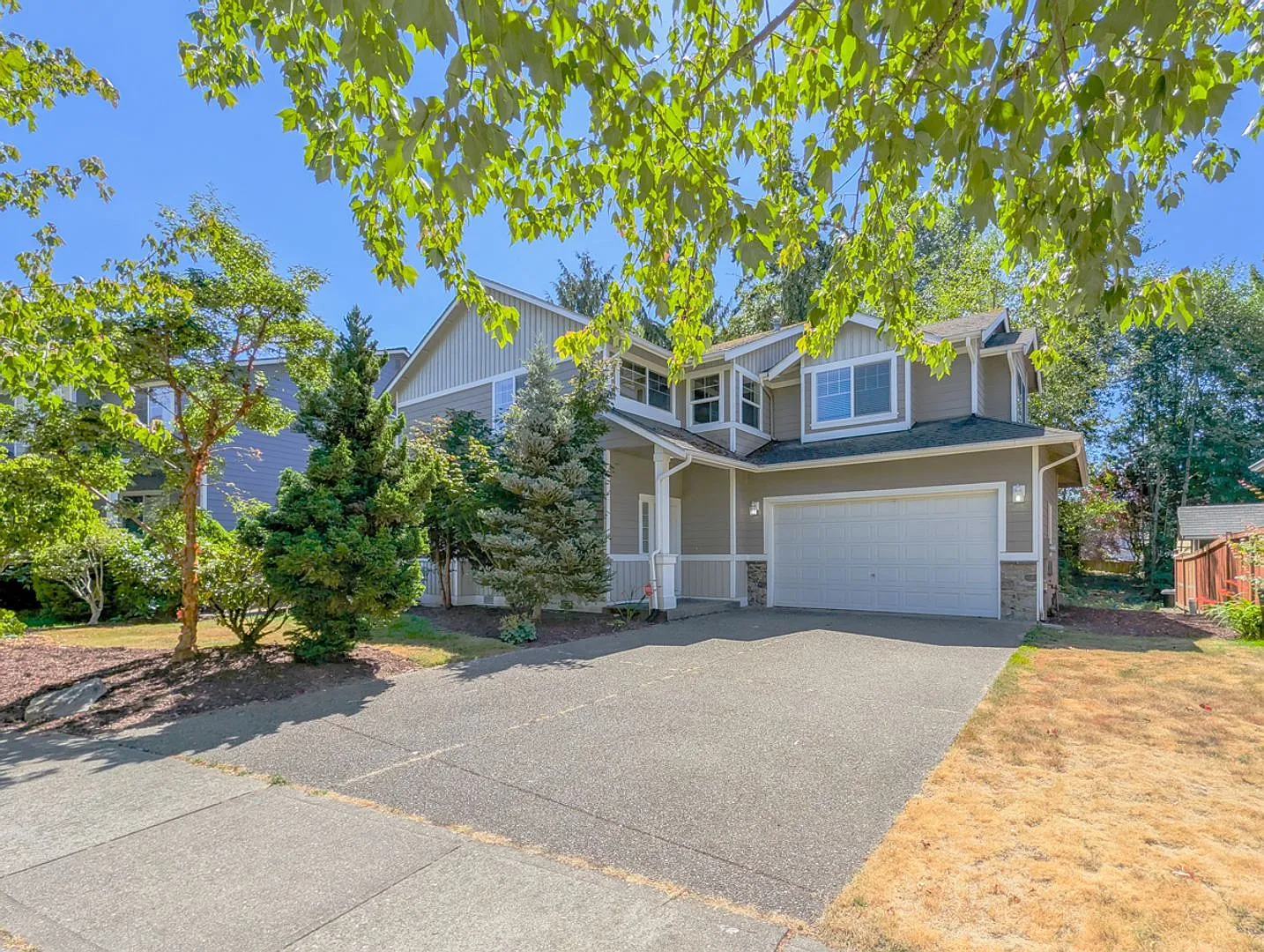 Move in ready 4 bed, 2.5 bath home W/ New Paint & Carpet! — Photo 2