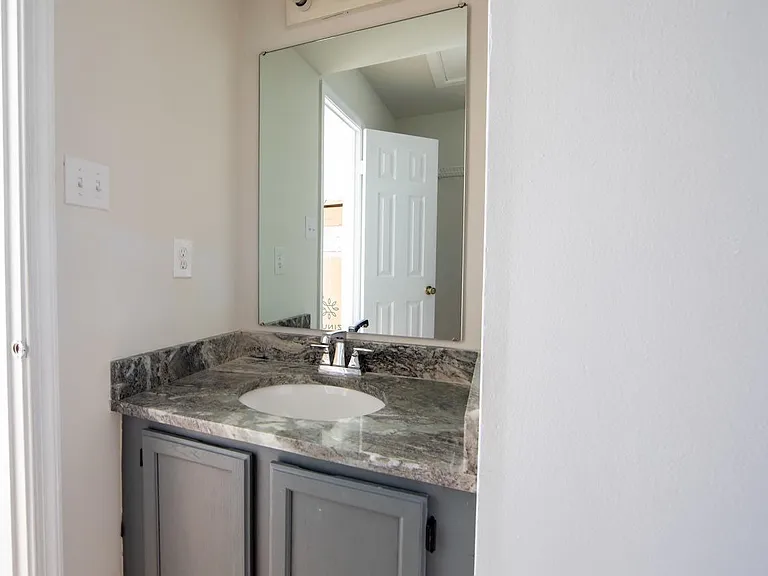 725 Wolftrap Ln — Photo 8