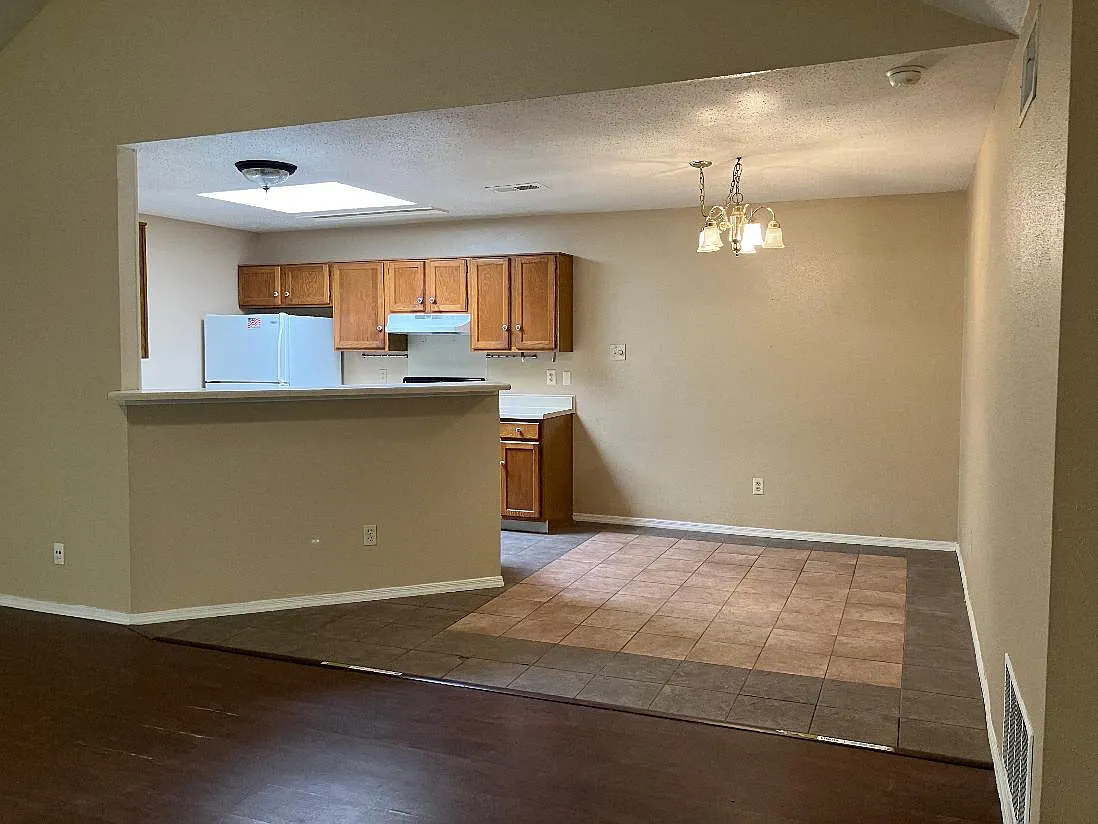 3 bed, 1398 sqft, $1,500 — Photo 3
