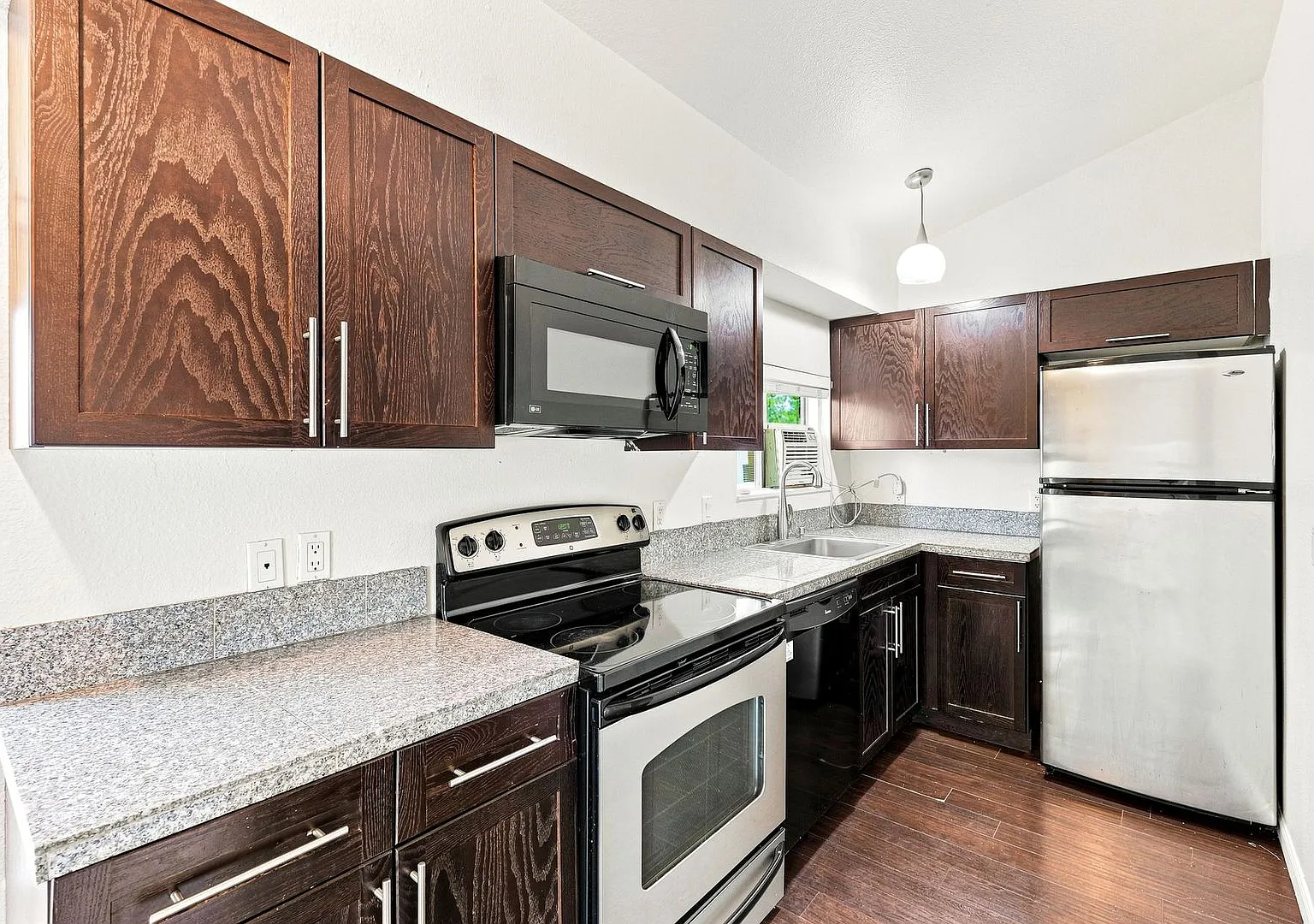 2 Bed, 1 bath Available! — Photo 1