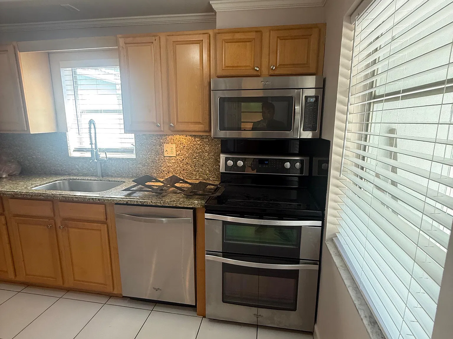 4 bed, 6752 sqft, $3,800 — Photo 1