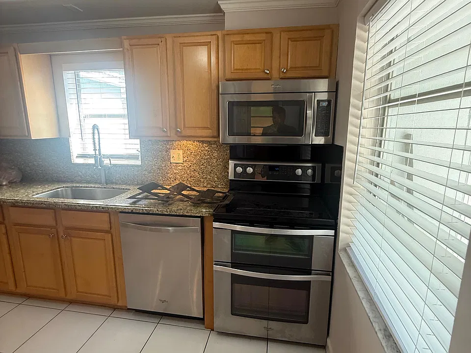 1337 NE 16th Ave