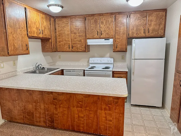 Tuscan Villa Apartments — Photo 7