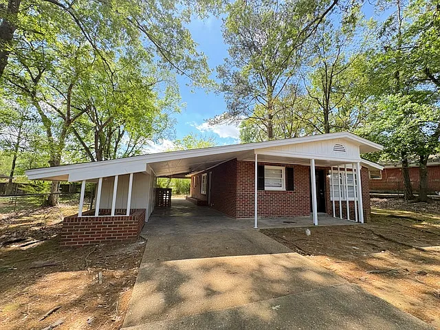 Building Photo - 2736 Chevy Chase Dr