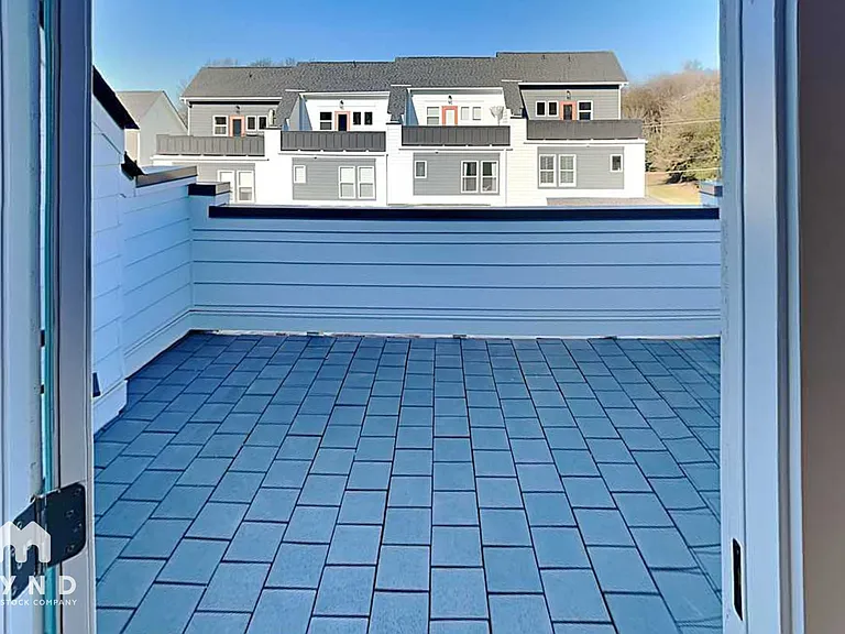 586 W End Dr — Photo 30