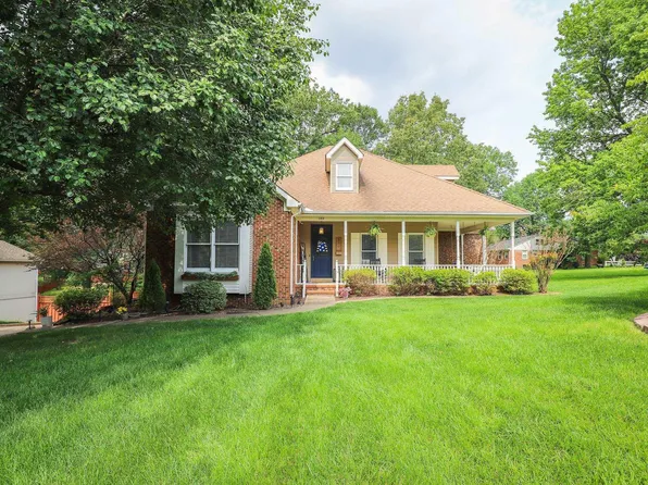 830 Lakeview Dr, Paducah, KY 42003