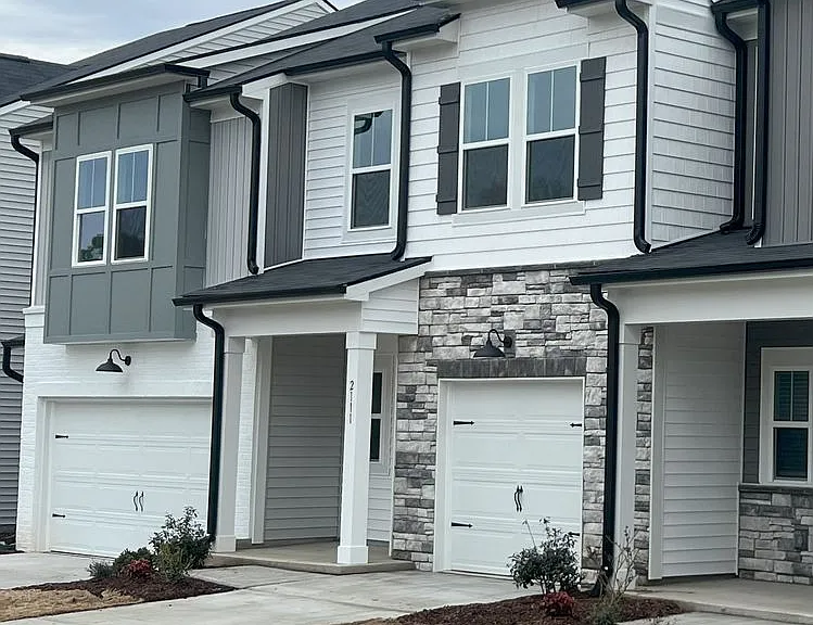 2111 Regal Dr — Photo 1