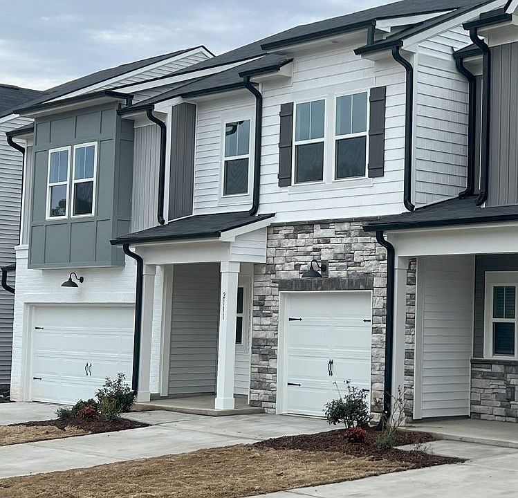 1st image of 2111 Regal Dr