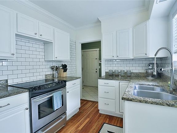 2nd image of 625 Grove St N