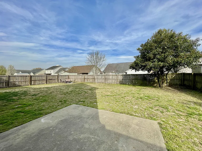 219 Bennington Dr — Photo 23
