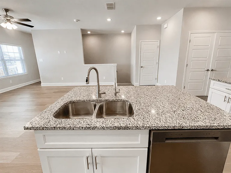 7142 Magnolia Crk #201 — Photo 6