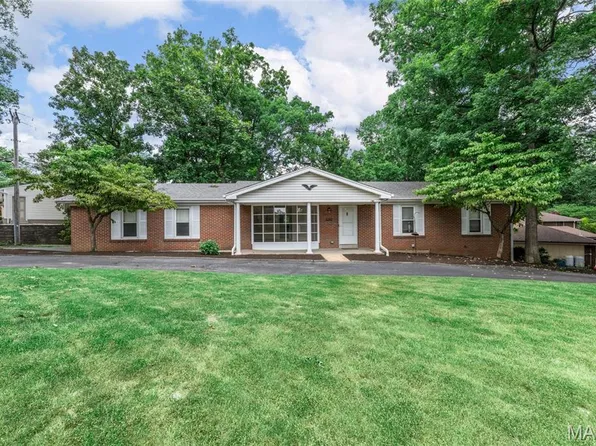 5285 Ozarkglen Dr, Saint Louis, MO 63128