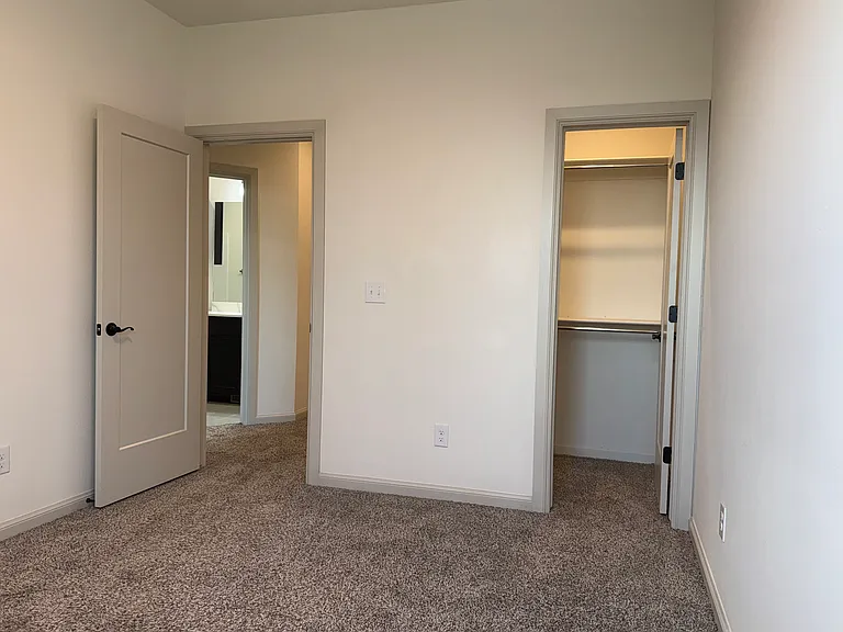 575 S Fretz Ave — Photo 8