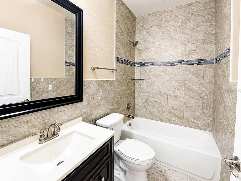 57 Columbia Ln #B — Photo 7