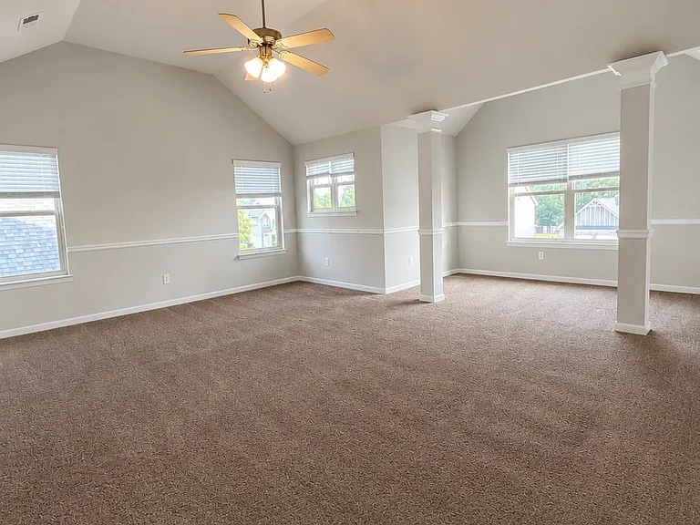 609 Angel Oak Ln — Photo 14