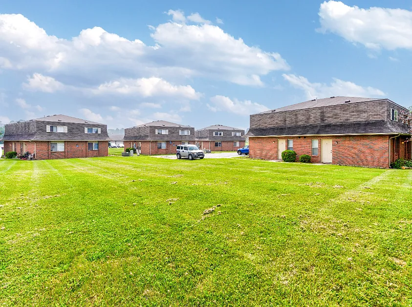 Ridgewood Court — Photo 4