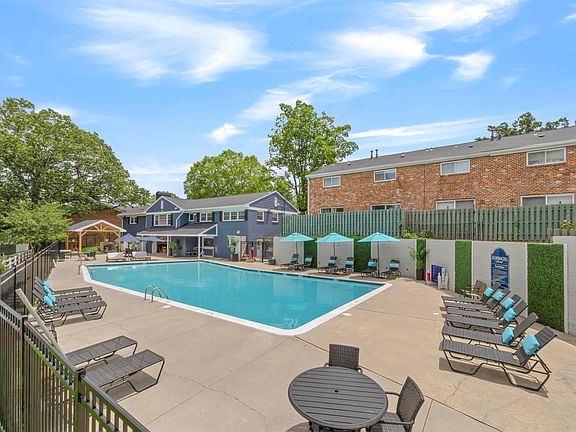 3rd image of 545 Burgoyne Rd #13