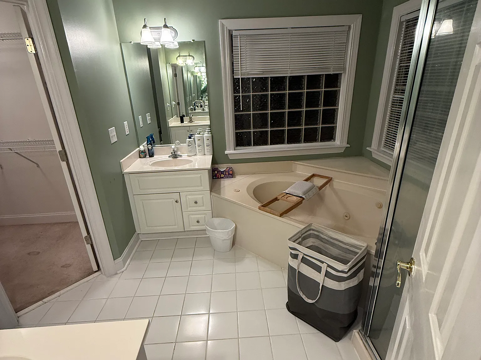 4 bed, 3.5 bath, 2404 sqft, $1,600 — Photo 4