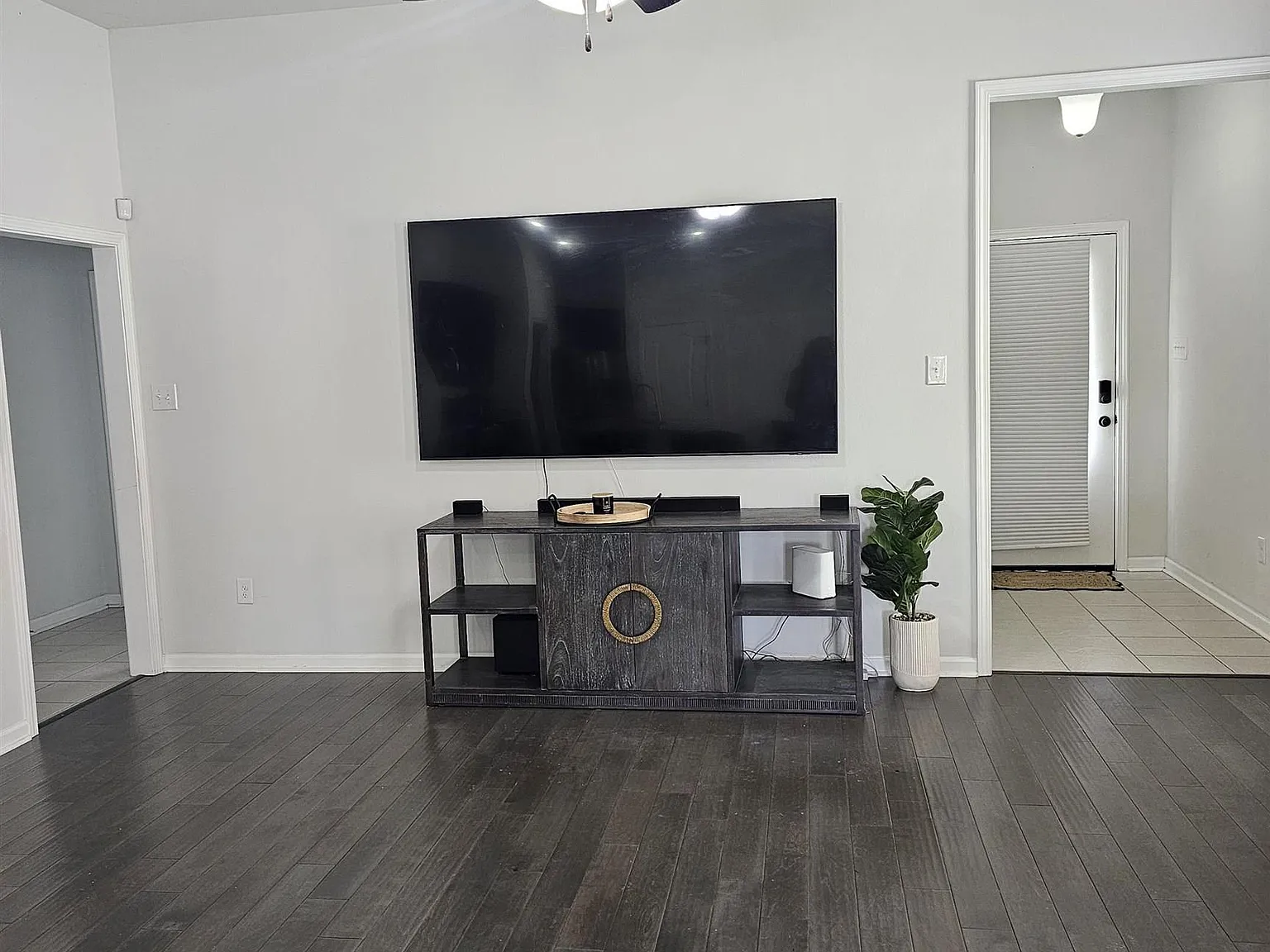 3 bed, 1692 sqft, $2,500 — Photo 2