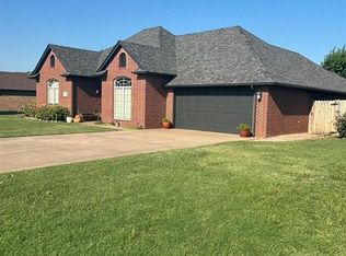 1802 Constitution Ave, Enid, OK 73703