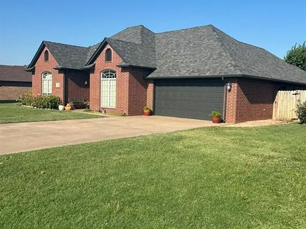 1802 Constitution Ave, Enid, OK 73703