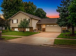 919 Streblow St, Onalaska, WI 54650