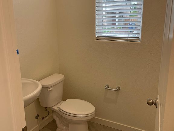 1/2 bathroom
