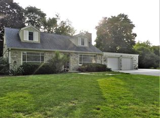 4501 W Hiawatha Dr, Mequon, WI 53092