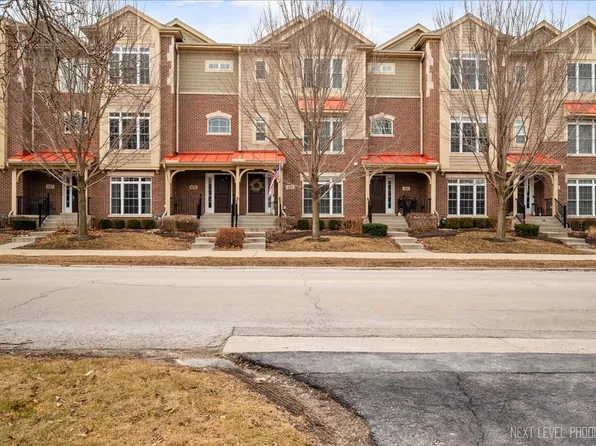 458 N 1st St, Geneva, IL 60134