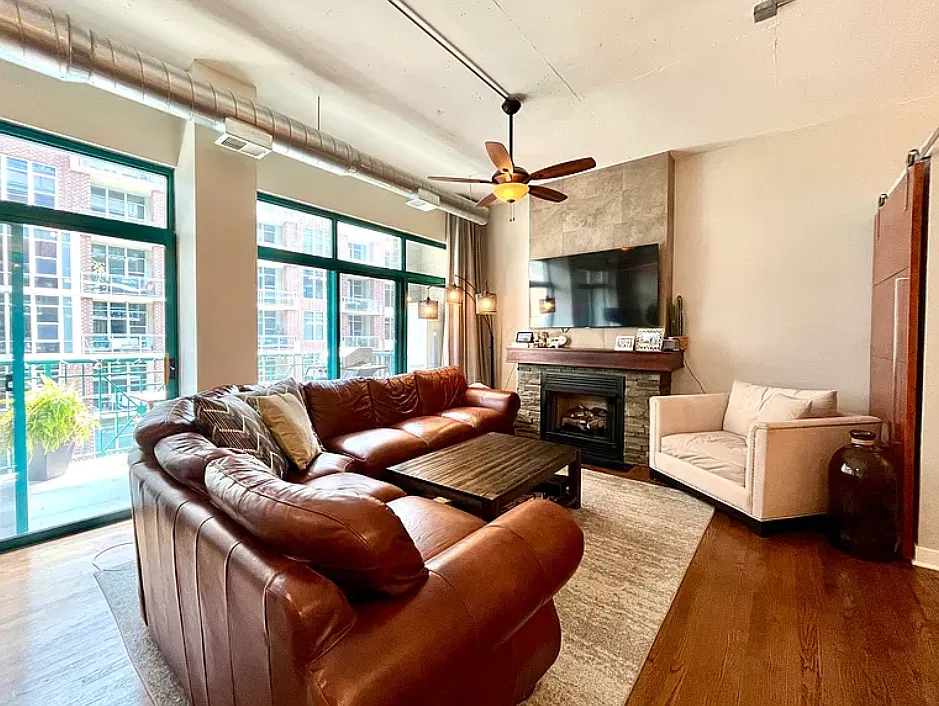 2 bed, 1.5 bath, 1050 sqft, $3,600 — Photo 2