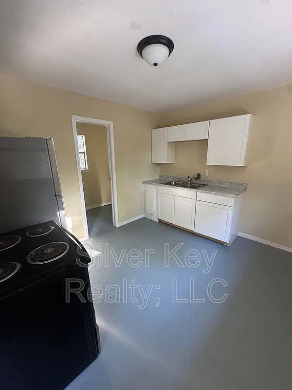 1 bed, 1.0 bath, $695 — Photo 2