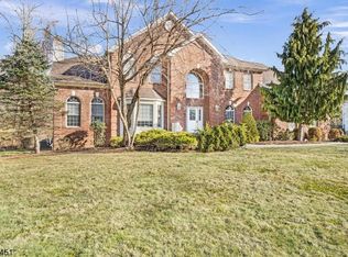 8 Beechwood Ct, Warren, NJ 07059